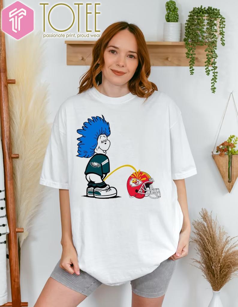 Funny Philadelphia Eagles Dr. Seuss Peeing Kansas City Chiefs Super Bowl T-Shirt